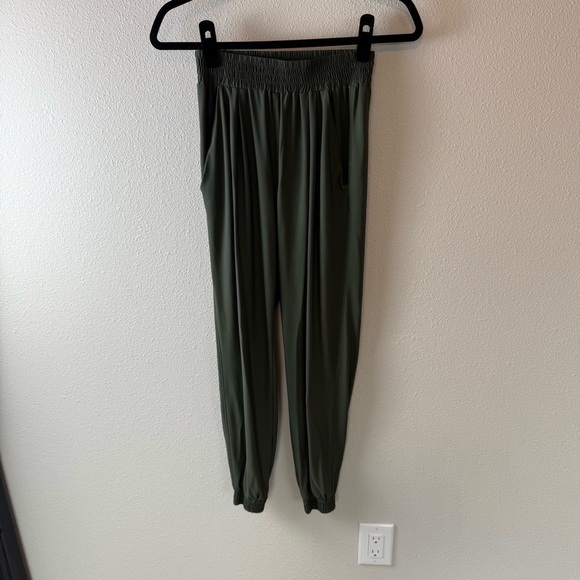 ADAY Pack It Up Pull On Technical Jogger Pants Green Casual Travel Women Size XS - Picture 3 of 13
